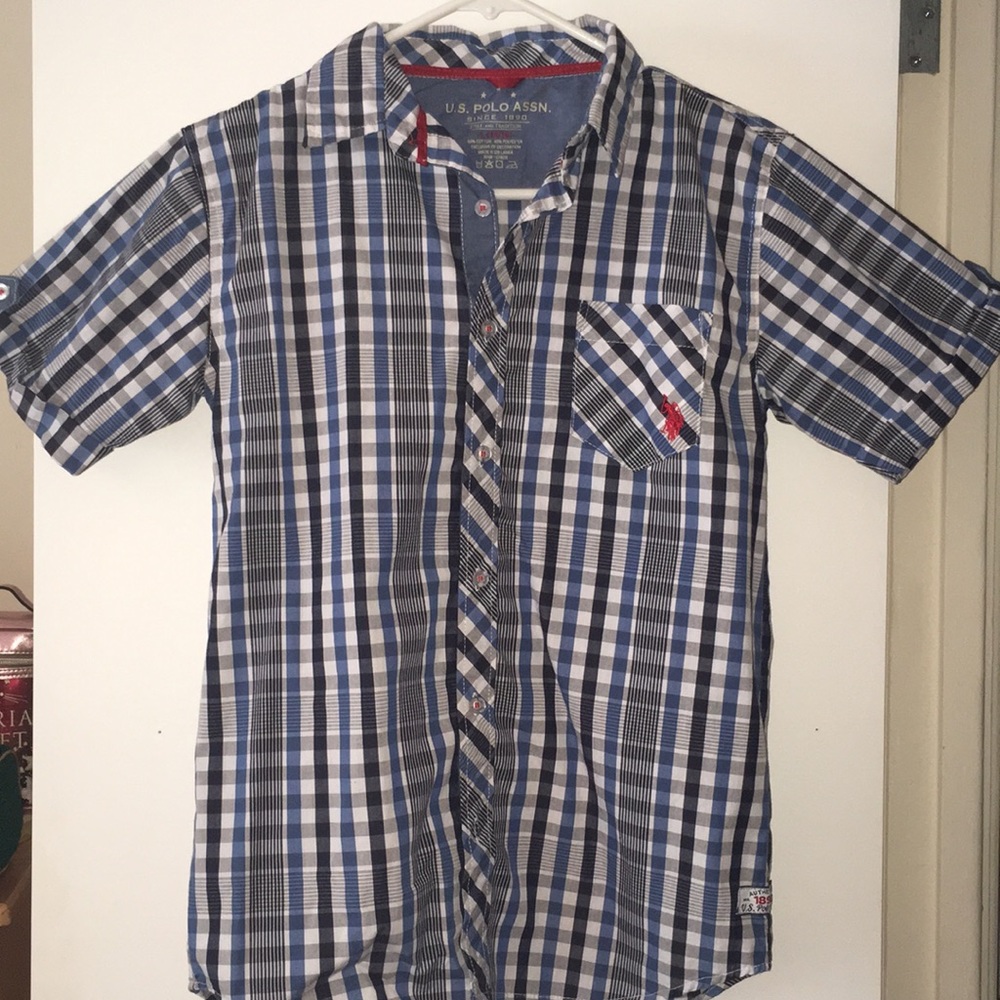 Short sleeve button up